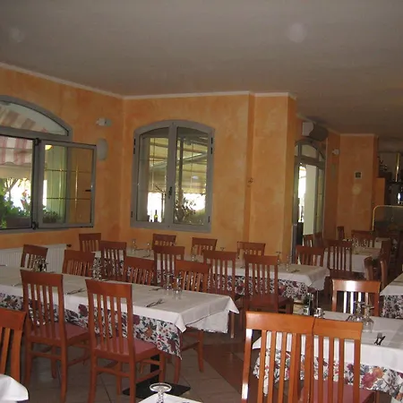מלון Ristorante Sterlina 3*
